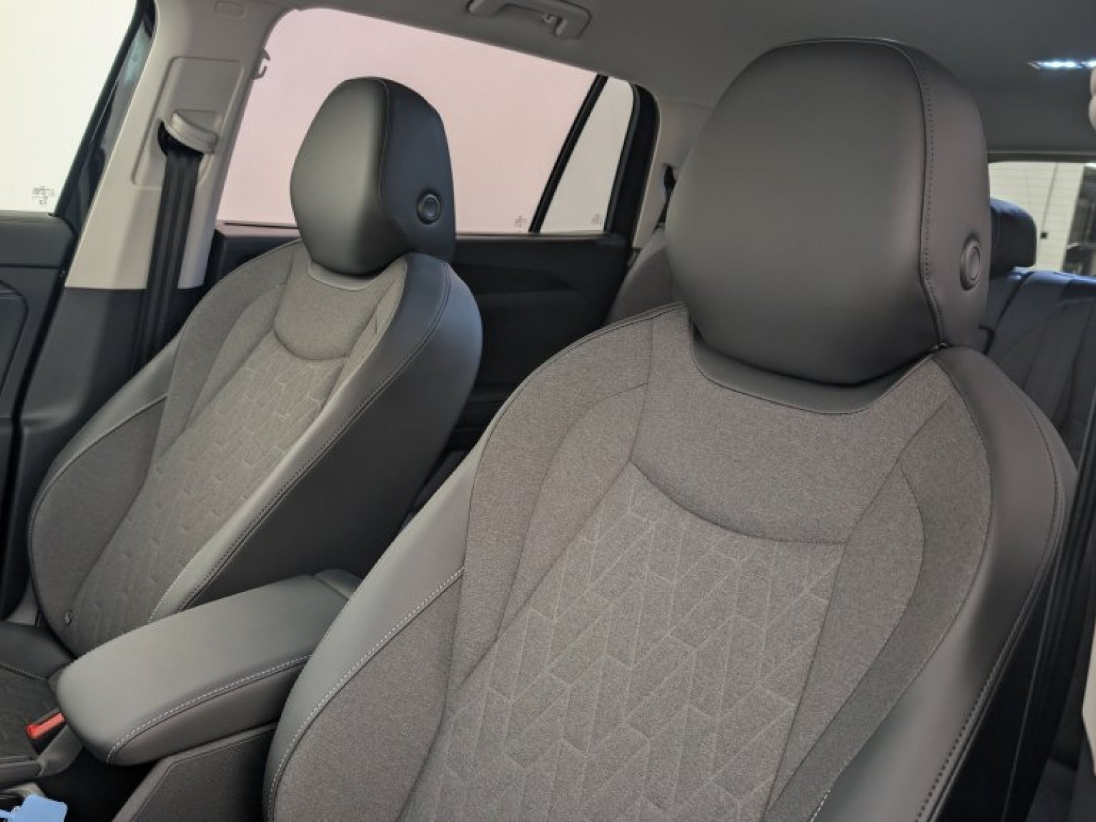 VOLKSWAGEN - Tayron - #842917 - 15