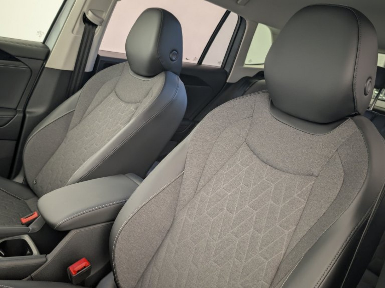 VOLKSWAGEN - TIGUAN NOUVEAU - #842975 - 16