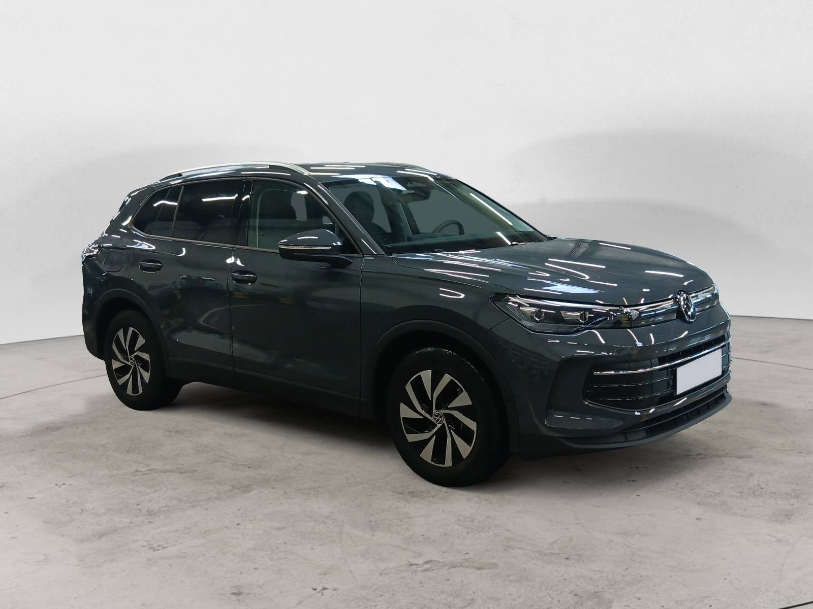 VOLKSWAGEN - TIGUAN - #843587 - 1