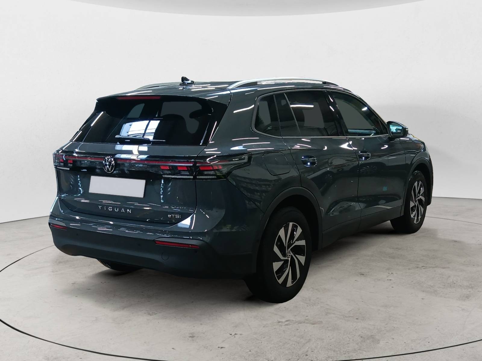 VOLKSWAGEN - TIGUAN - #843612 - 3