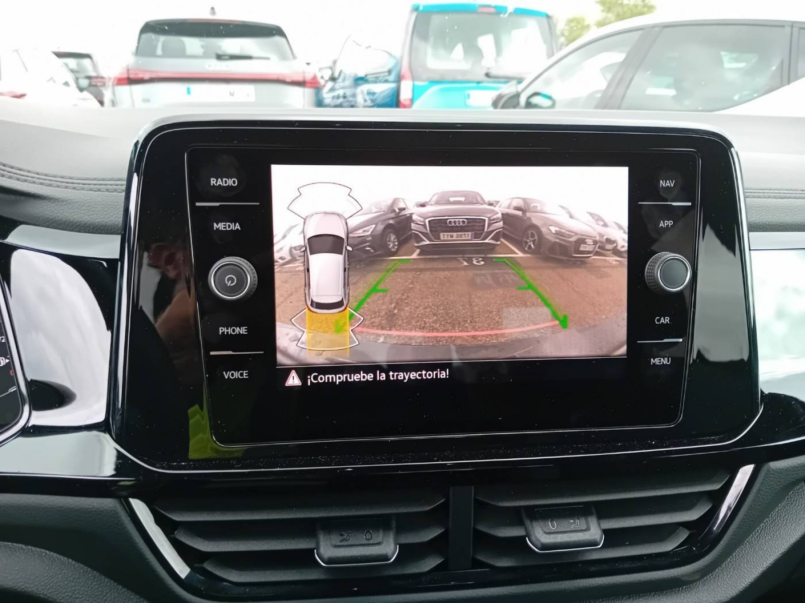 VOLKSWAGEN - T-ROC - #860350 - 10