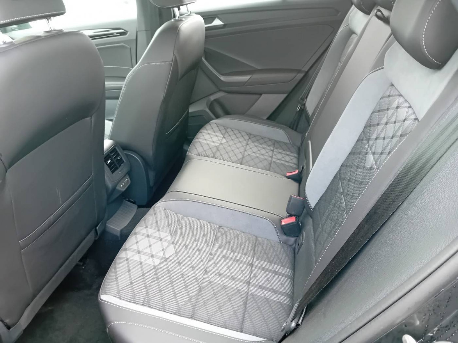 VOLKSWAGEN - T-ROC - #860349 - 8