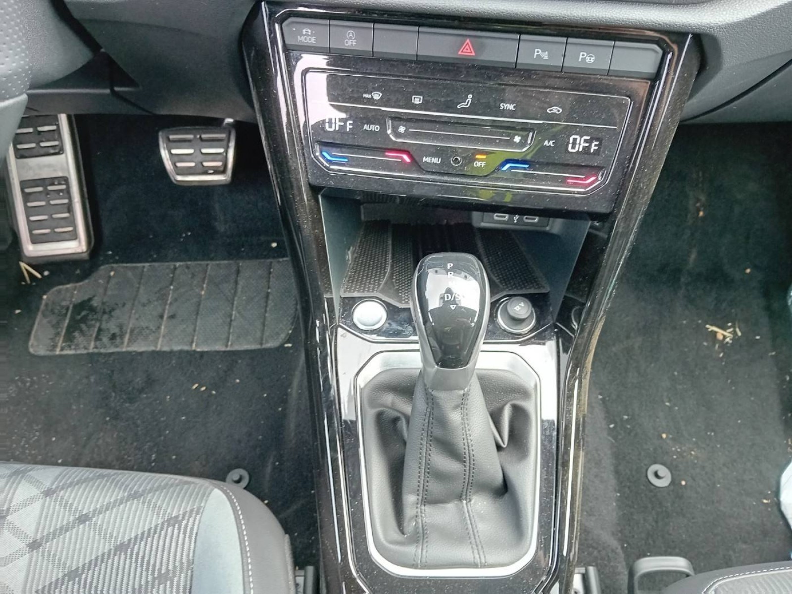 VOLKSWAGEN - T-ROC - #860349 - 10