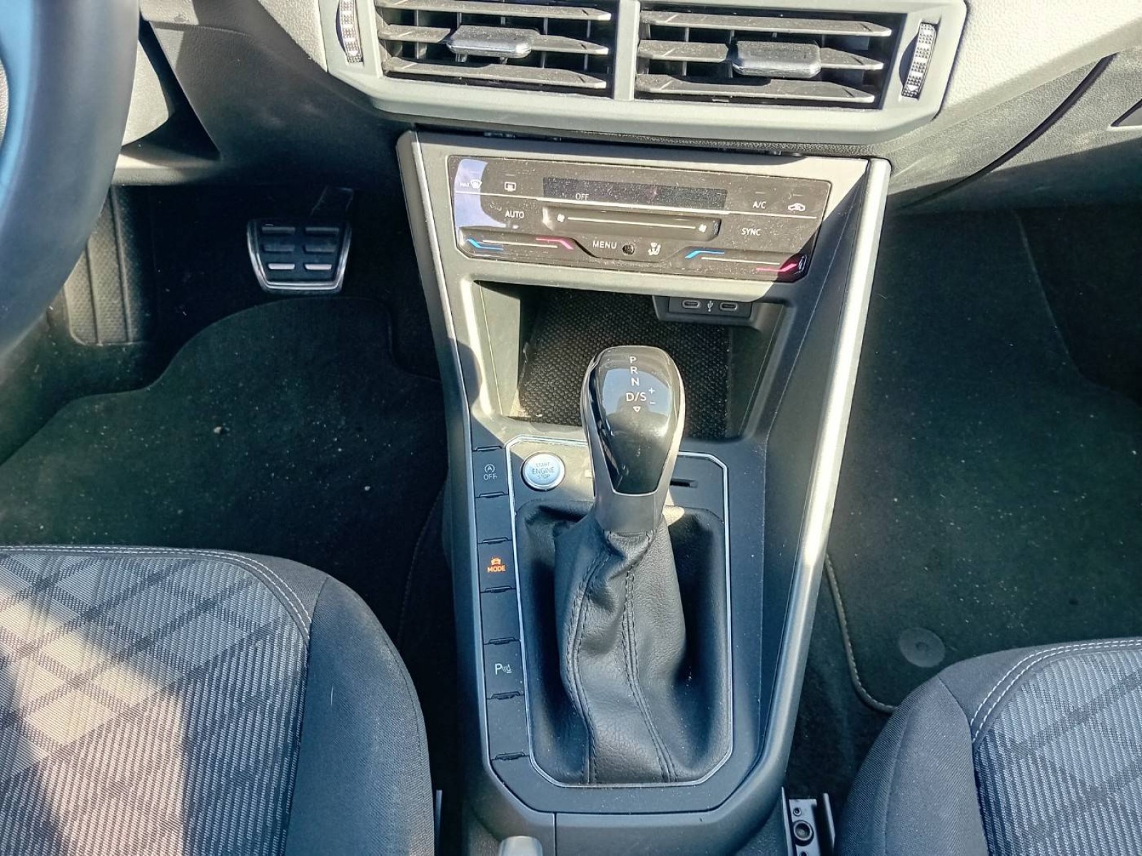 VOLKSWAGEN - TAIGO - #860474 - 11