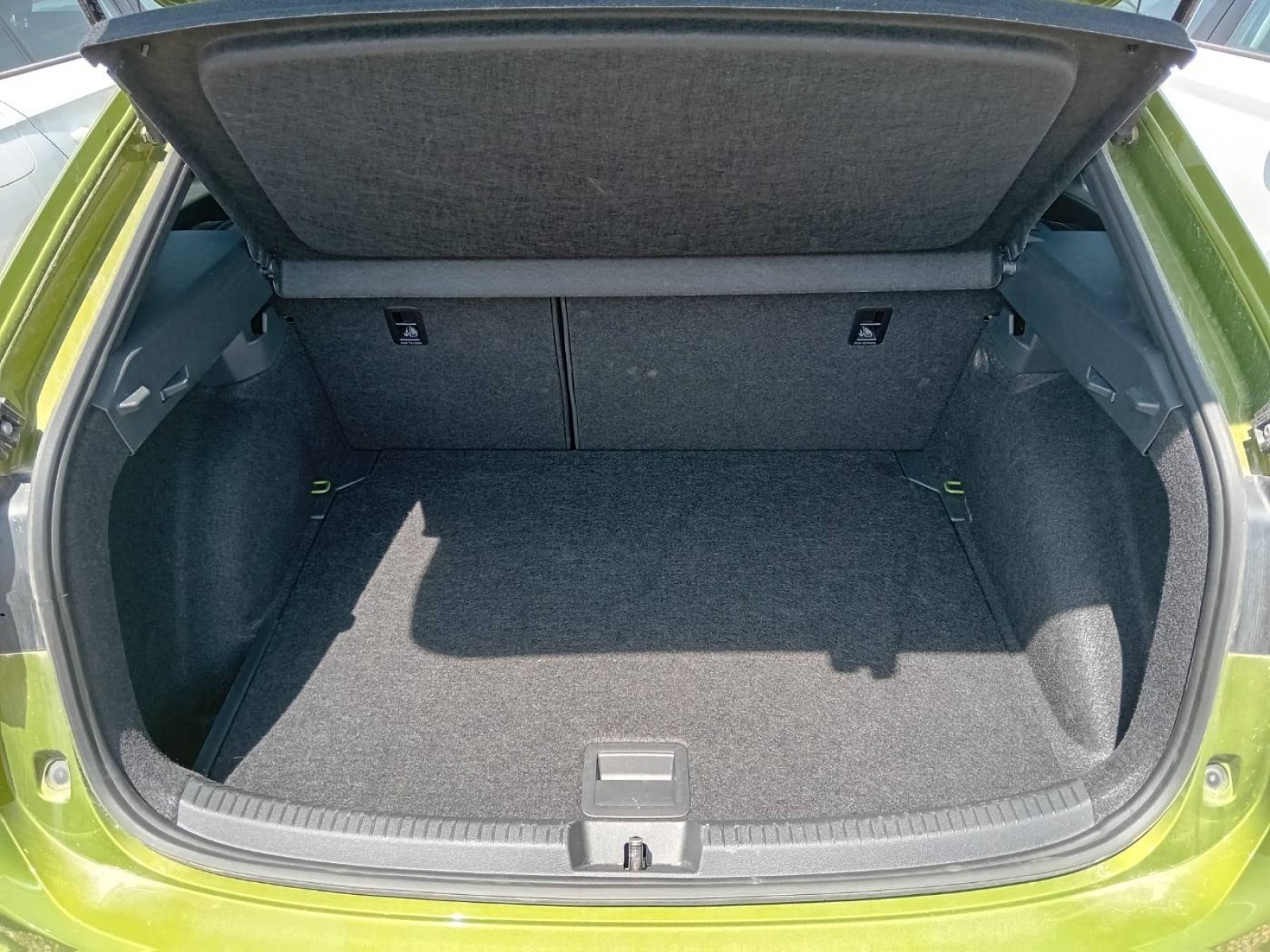 VOLKSWAGEN - TAIGO - #860477 - 16