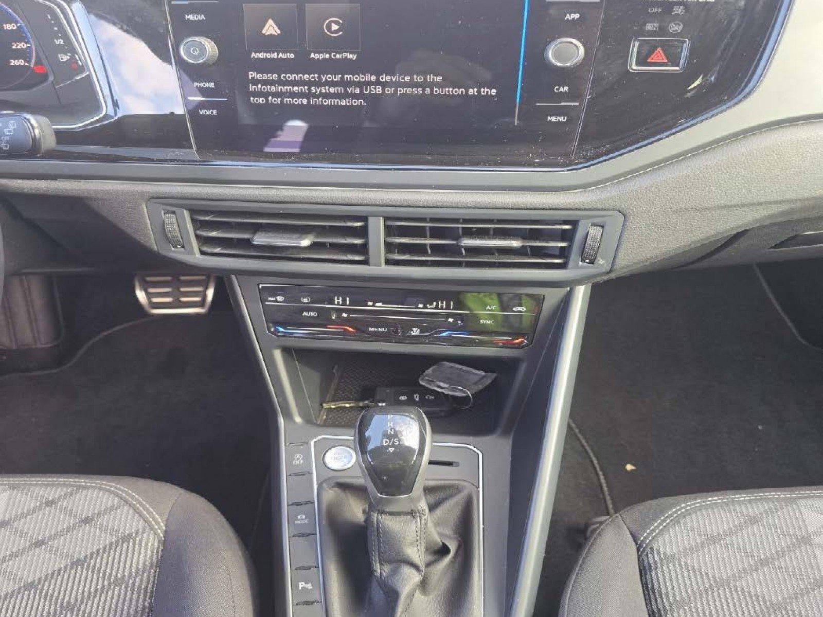 VOLKSWAGEN - TAIGO - #860478 - 12