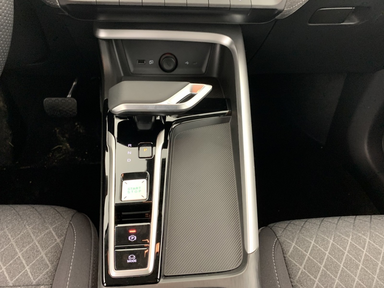 MG - ZS - #861082 - 17