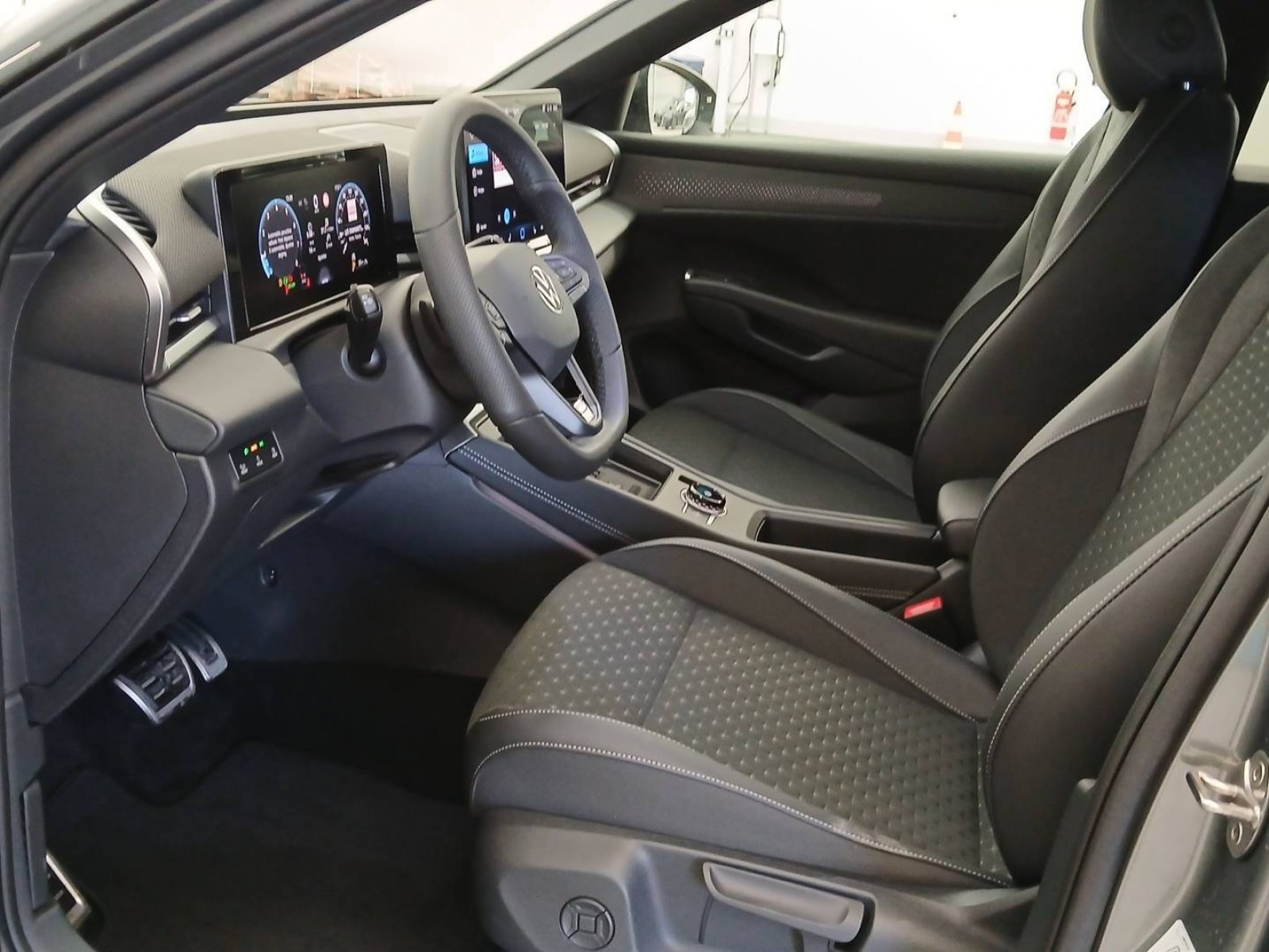 VOLKSWAGEN - T-ROC - #856833 - 7