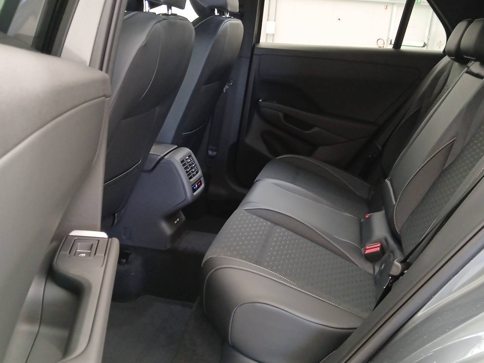 VOLKSWAGEN - T-ROC - #856831 - 8