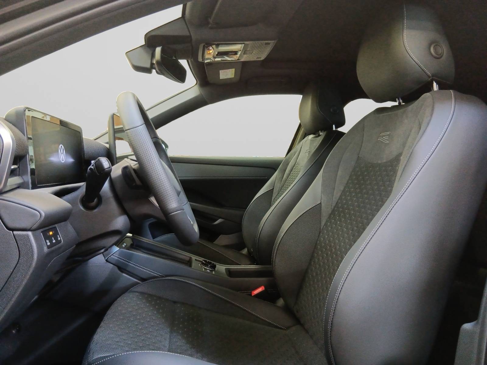 VOLKSWAGEN - T-ROC - #844890 - 7