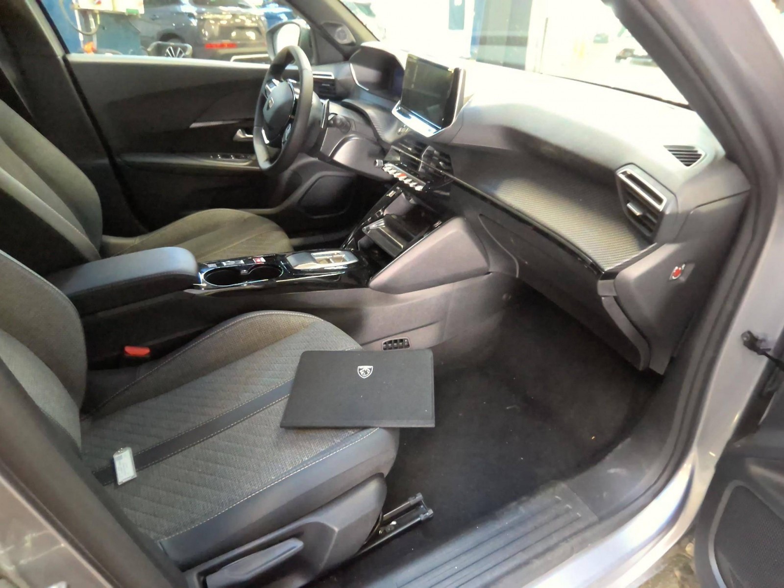 PEUGEOT - 2008 - #869504 - 2