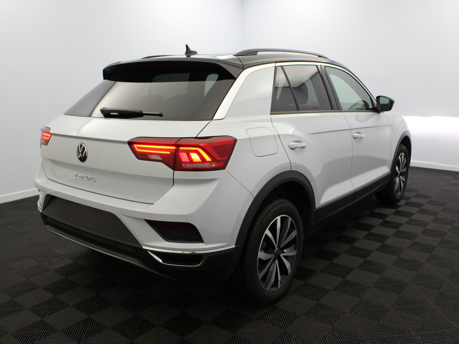 VOLKSWAGEN - T-ROC - #167318 - 3
