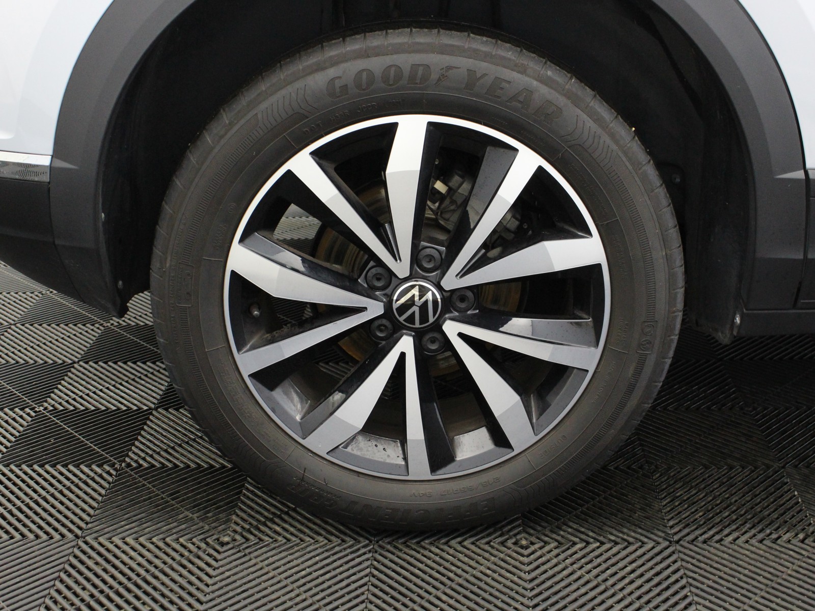 VOLKSWAGEN - T-ROC - #167318 - 6