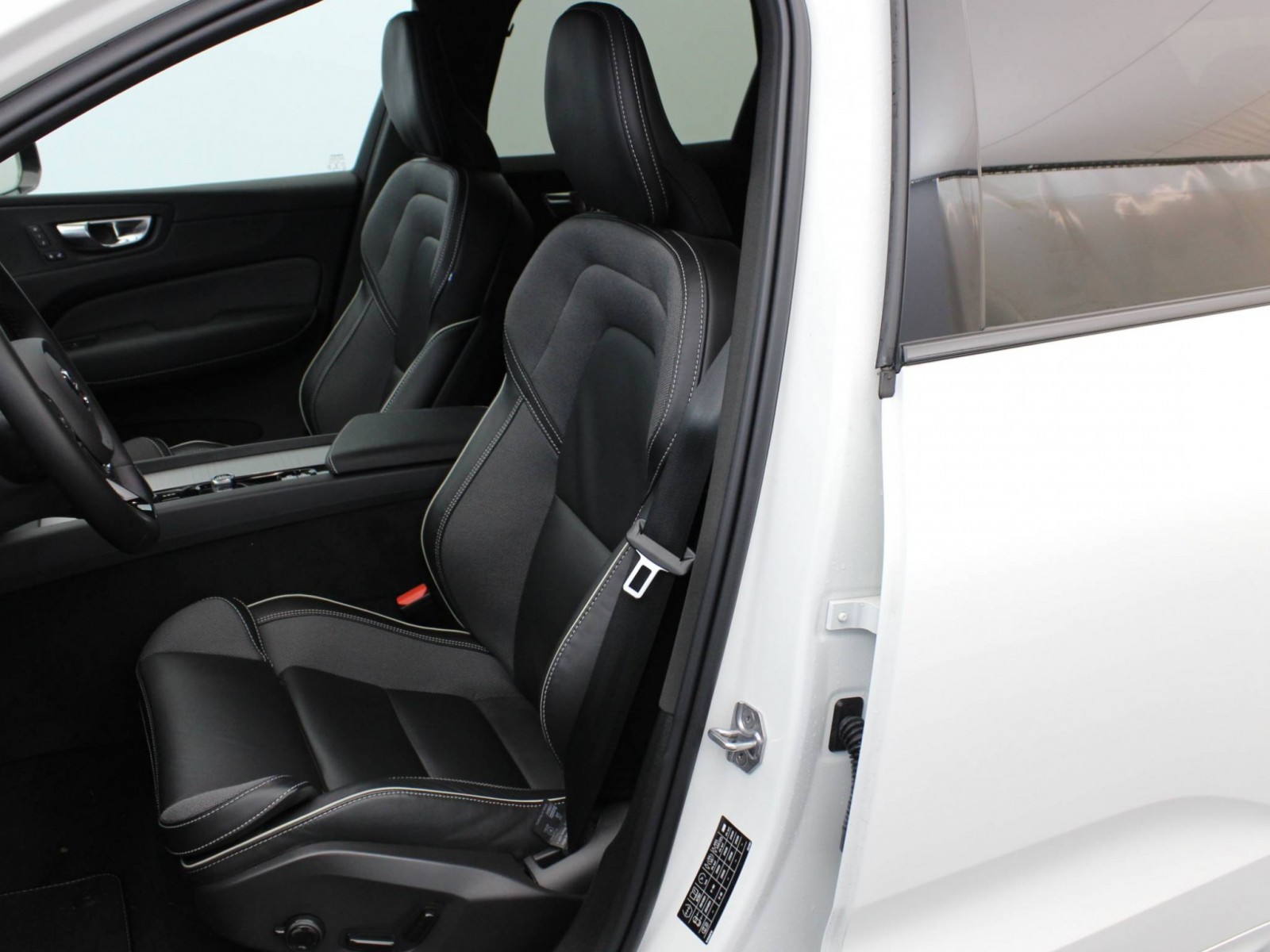 VOLVO - XC60 MY22 - #174952 - 23