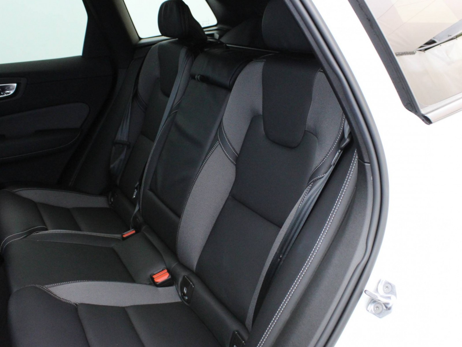 VOLVO - XC60 MY22 - #174952 - 24