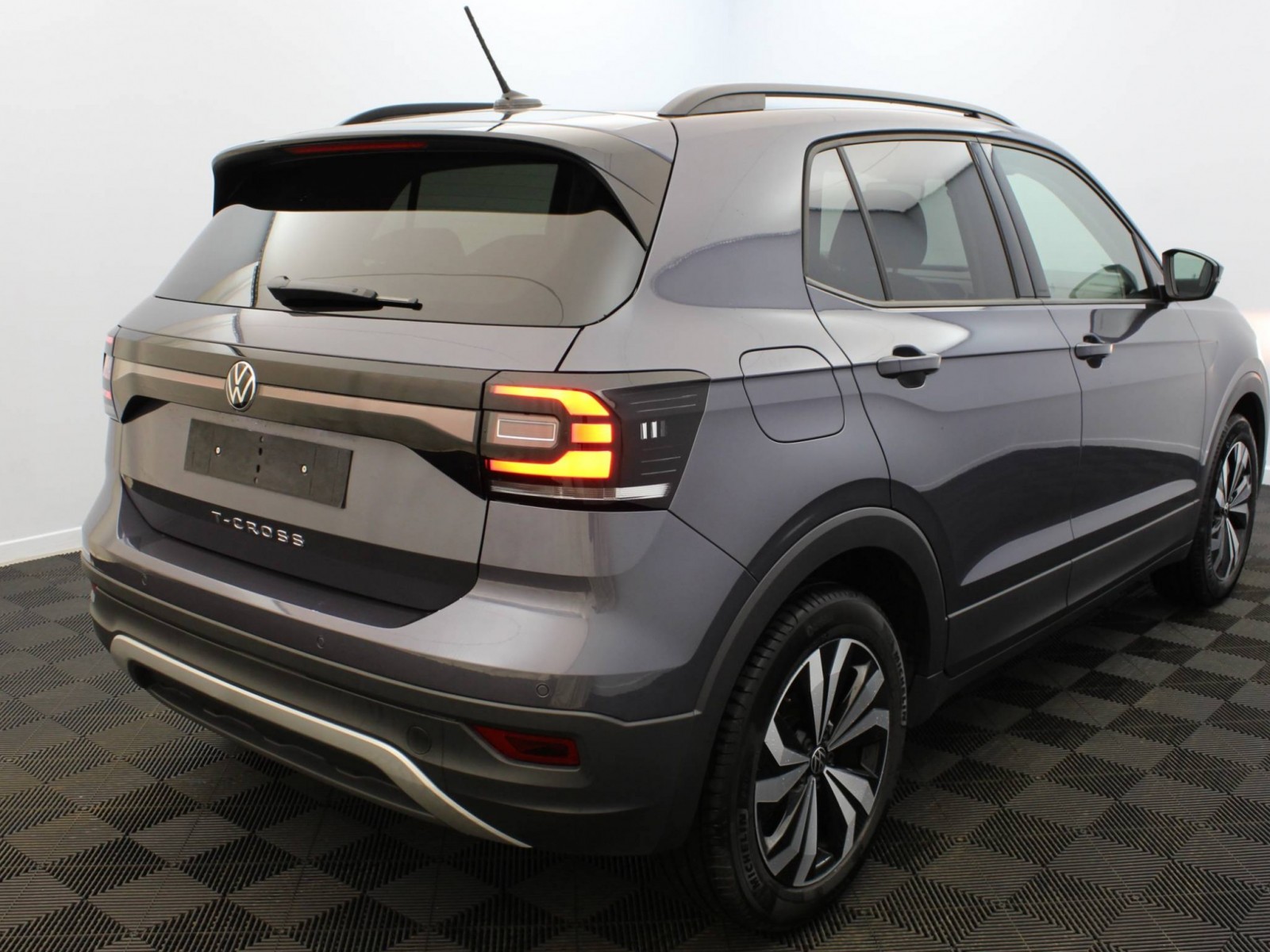 VOLKSWAGEN - T-CROSS - #182267 - 18