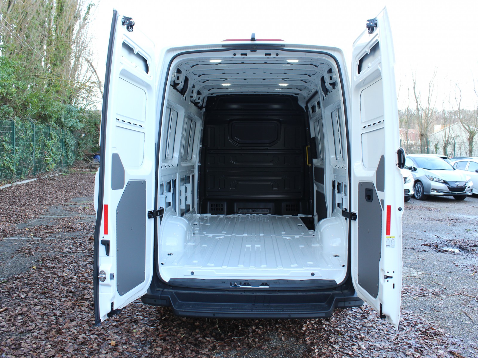 VOLKSWAGEN - CRAFTER VAN - #178416 - 13