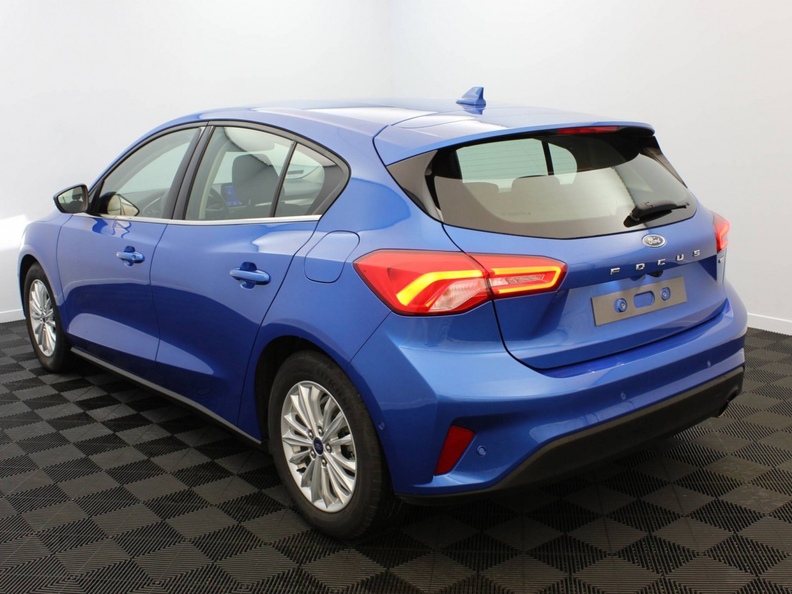 FORD - FOCUS - #181910 - 17