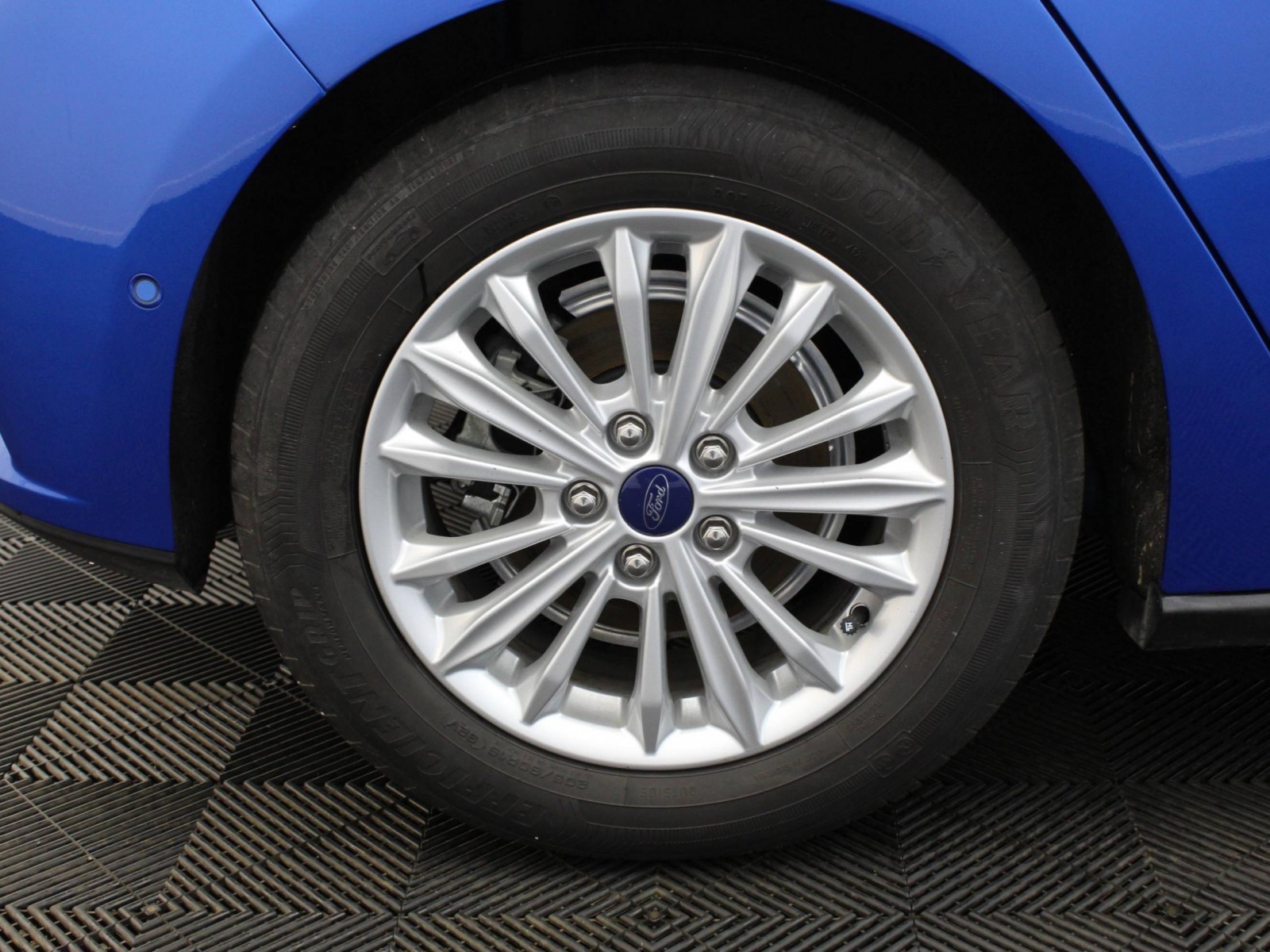 FORD - FOCUS - #181910 - 6