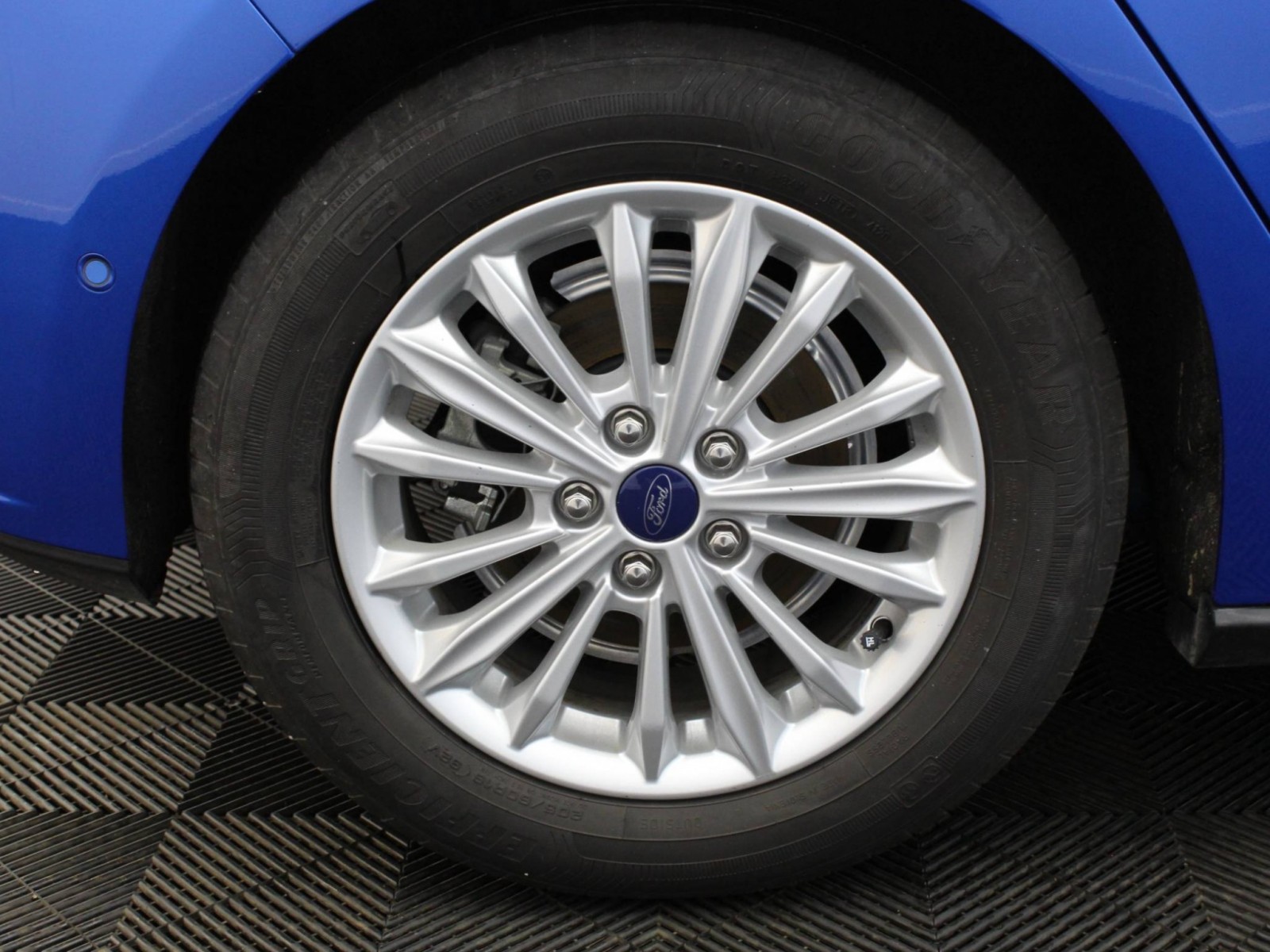 FORD - FOCUS - #181910 - 21