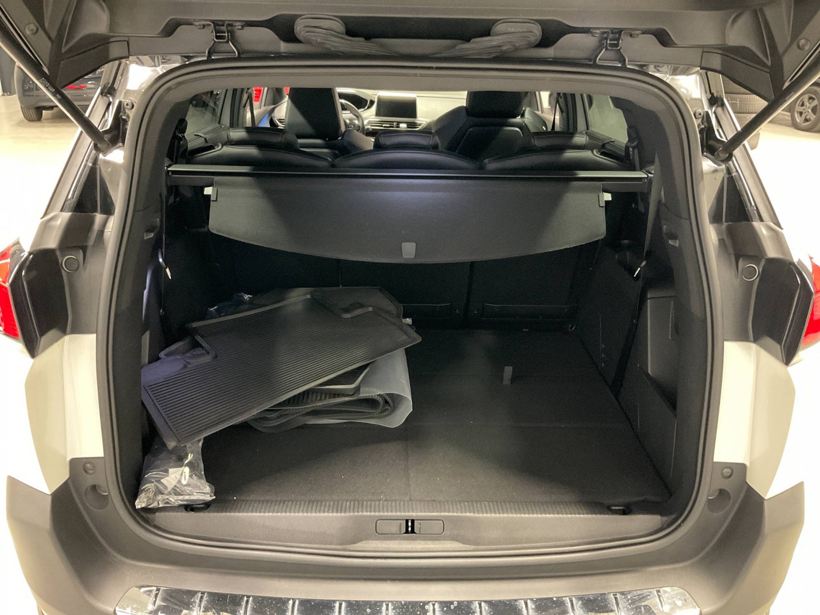 PEUGEOT - 5008 - #182237 - 15