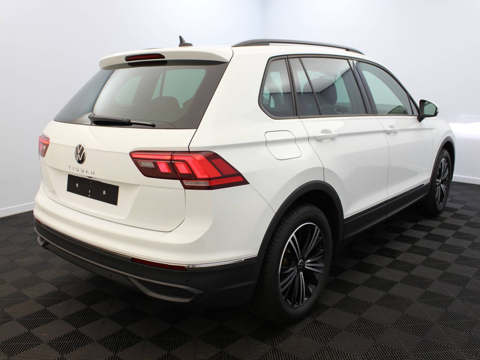 VOLKSWAGEN - TIGUAN - #182136 - 3