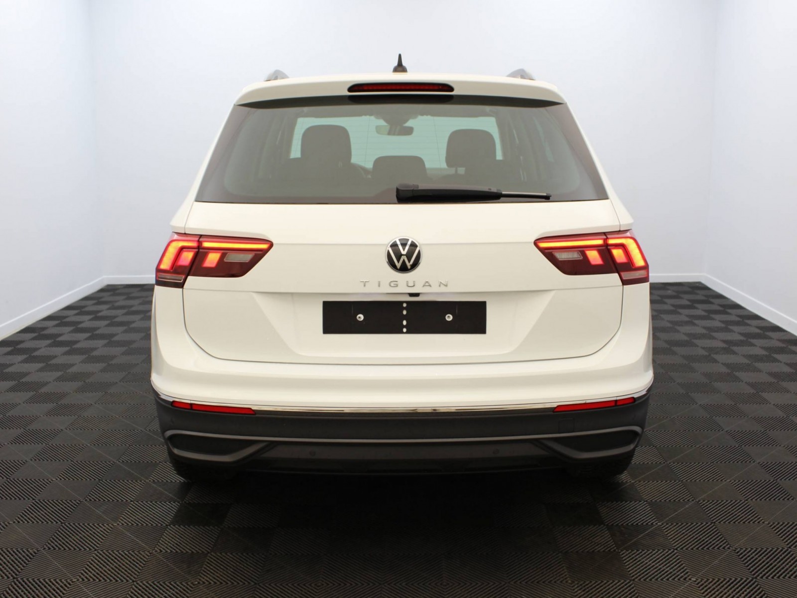VOLKSWAGEN - TIGUAN - #182136 - 21