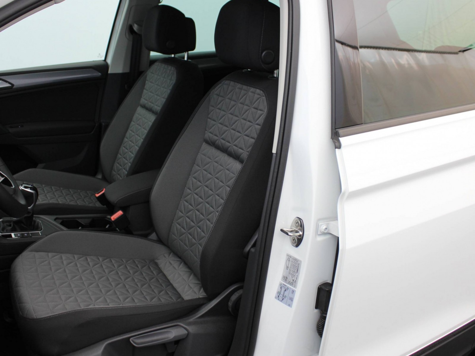 VOLKSWAGEN - TIGUAN - #182136 - 23