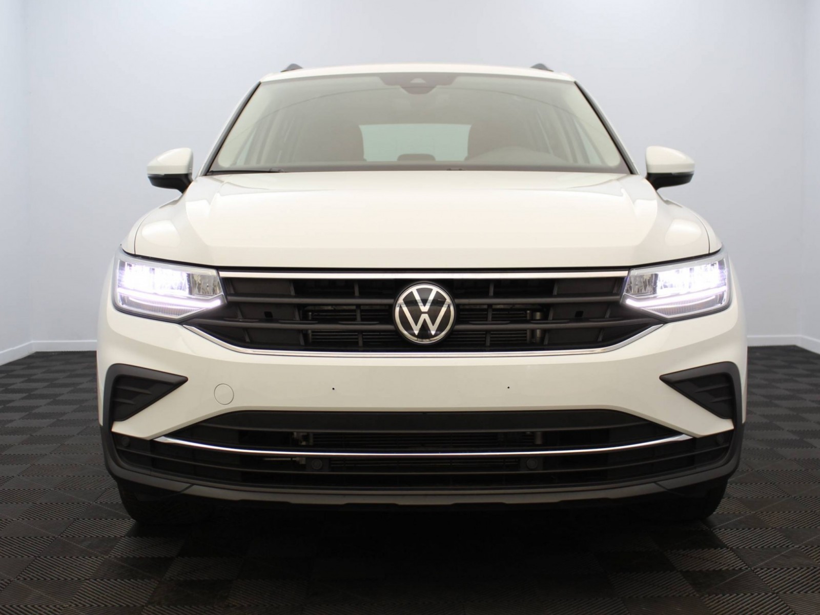 VOLKSWAGEN - TIGUAN - #182136 - 20