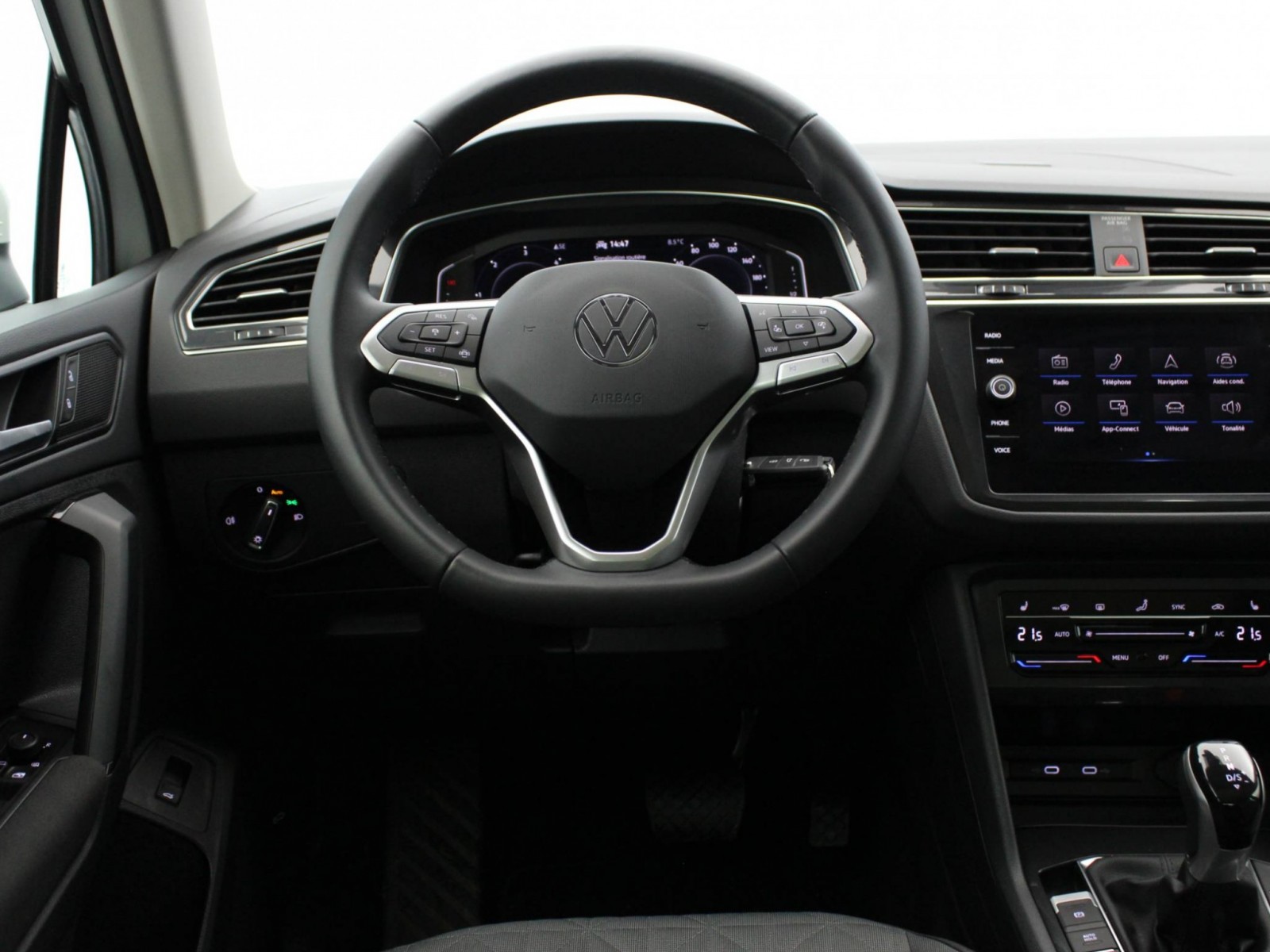 VOLKSWAGEN - TIGUAN - #182136 - 25