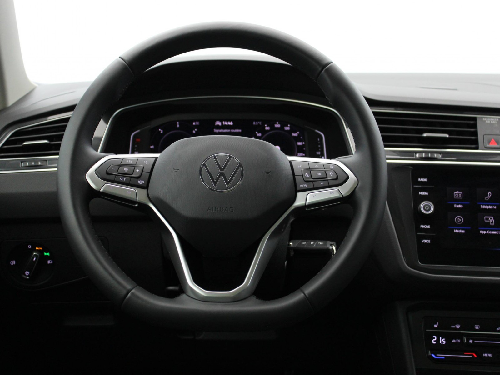 VOLKSWAGEN - TIGUAN - #182136 - 10