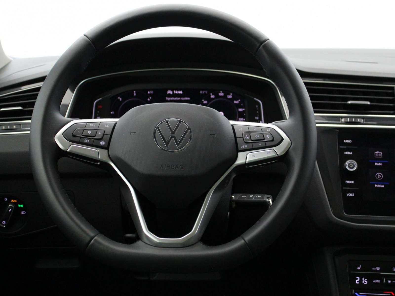 VOLKSWAGEN - TIGUAN - #182136 - 26