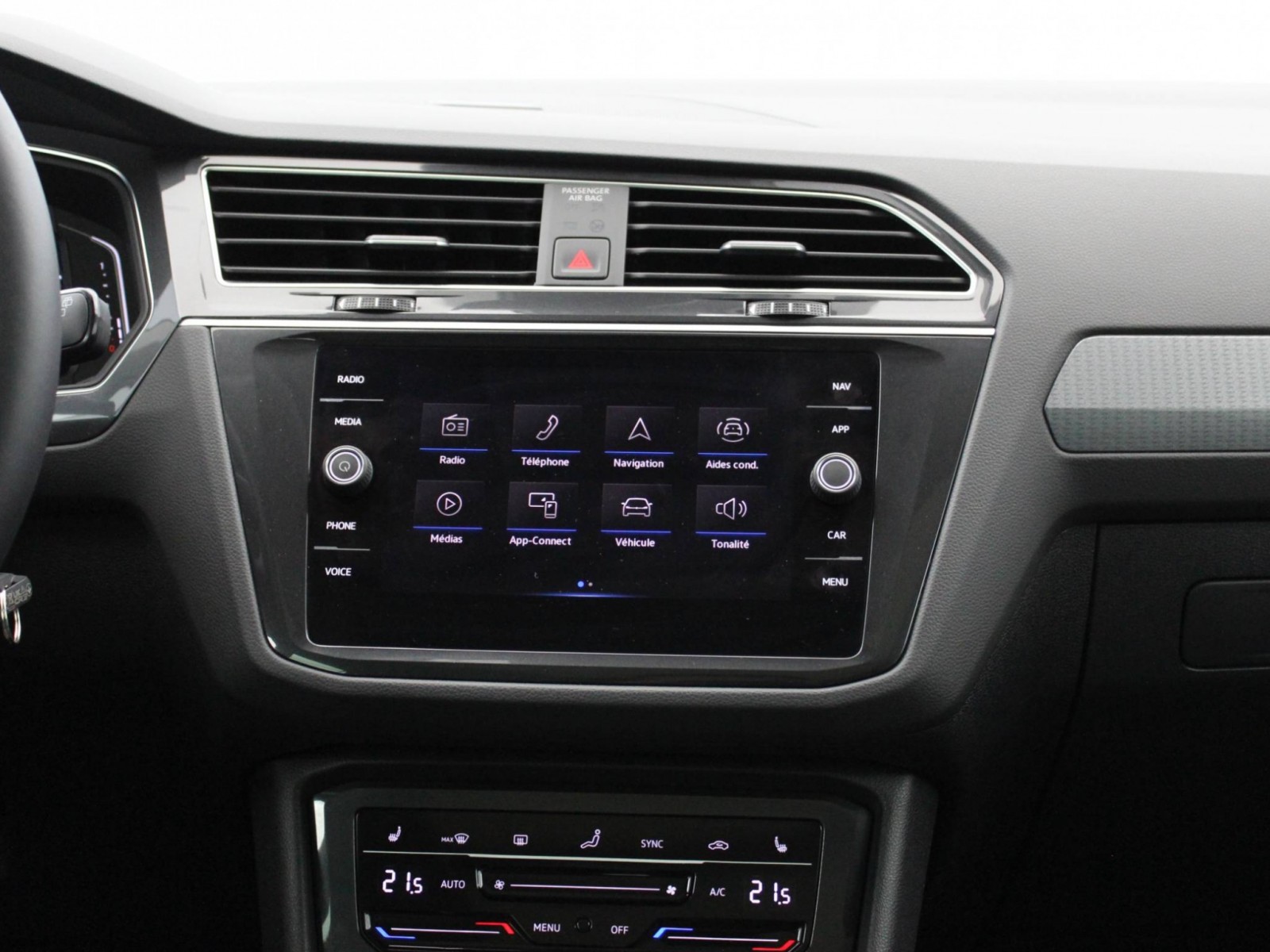VOLKSWAGEN - TIGUAN - #182136 - 27