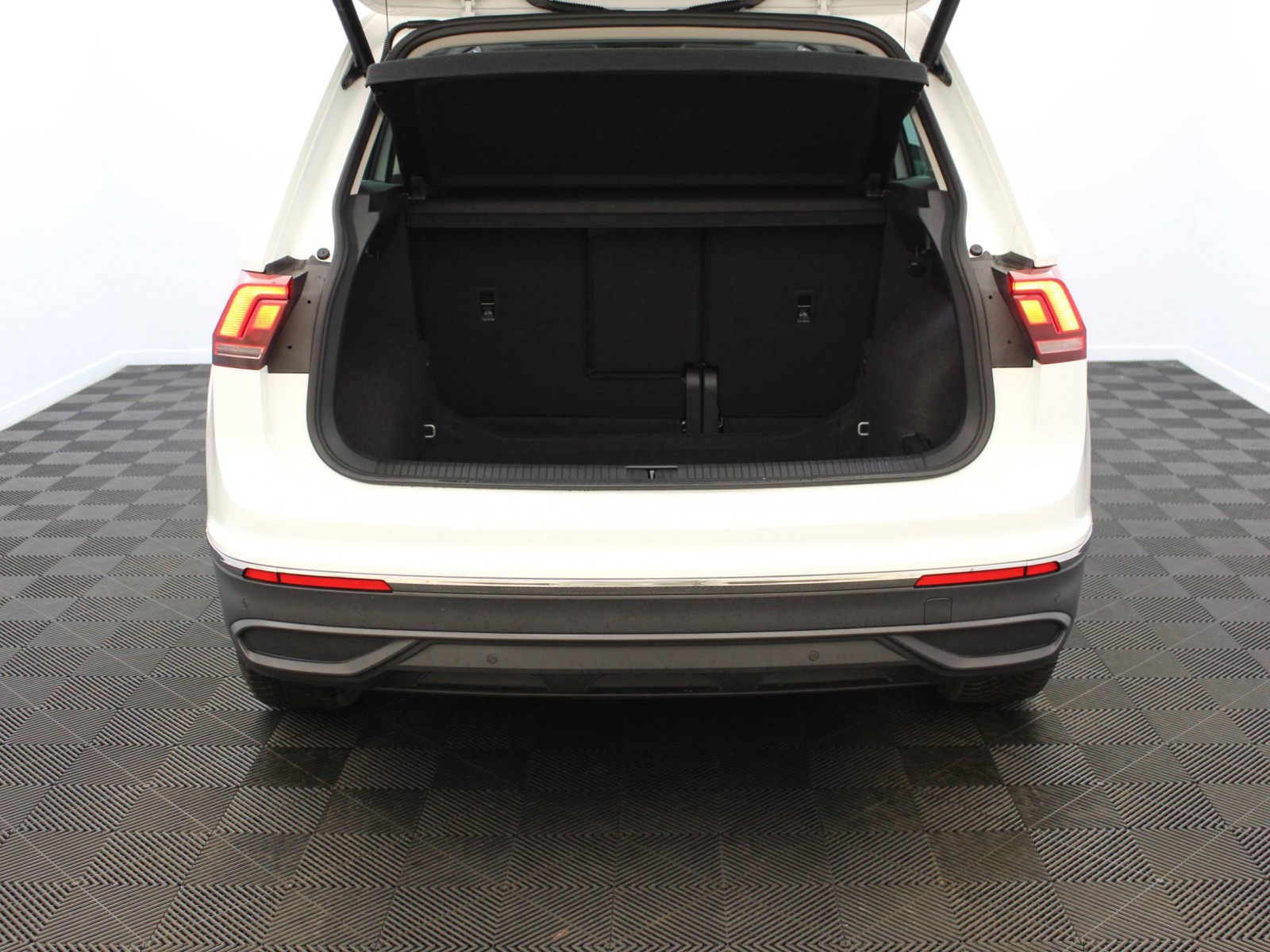 VOLKSWAGEN - TIGUAN - #182136 - 13