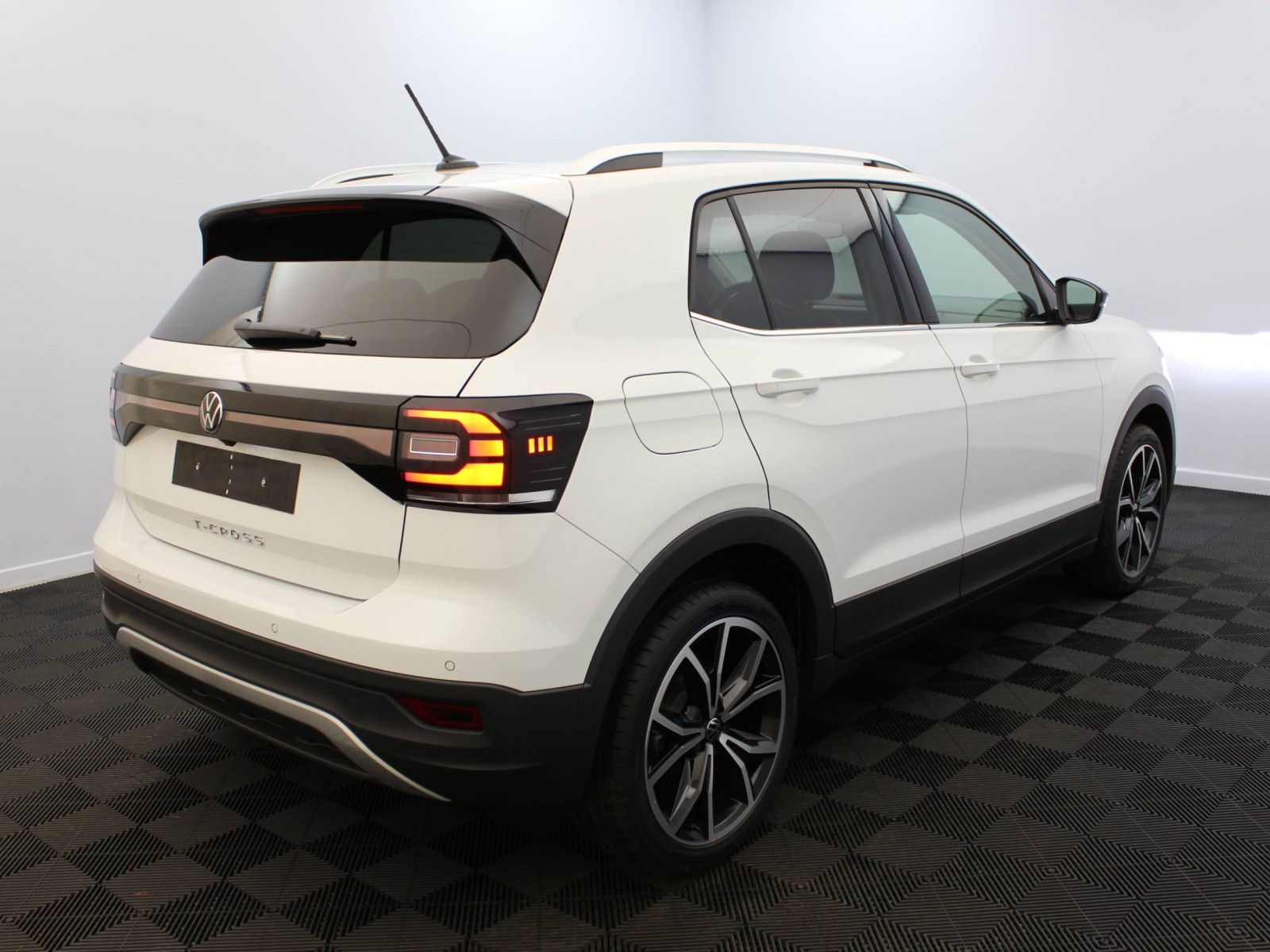 VOLKSWAGEN - T-CROSS - #182132 - 3