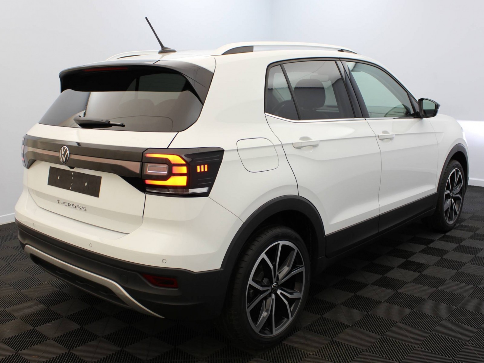 VOLKSWAGEN - T-CROSS - #182132 - 18