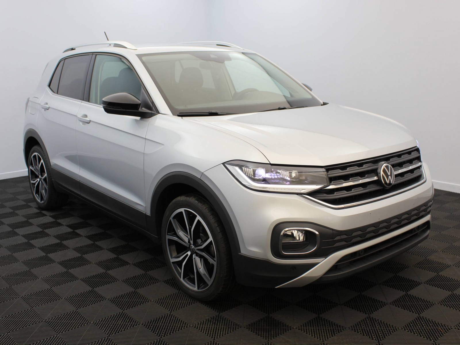 VOLKSWAGEN - T-CROSS - #182133 - 1