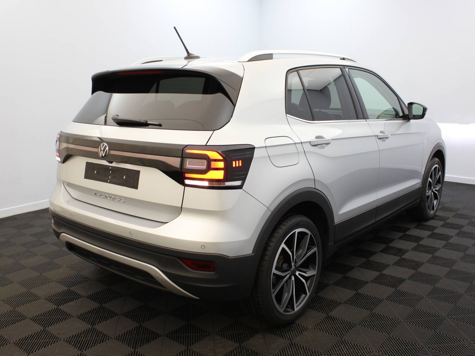 VOLKSWAGEN - T-CROSS - #182133 - 3
