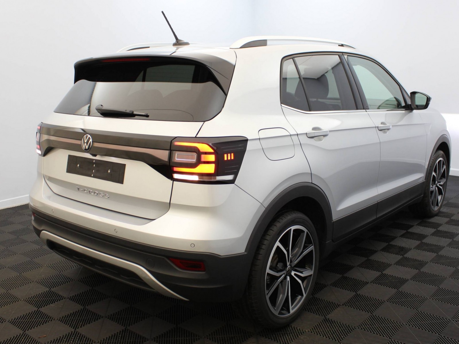 VOLKSWAGEN - T-CROSS - #182133 - 18