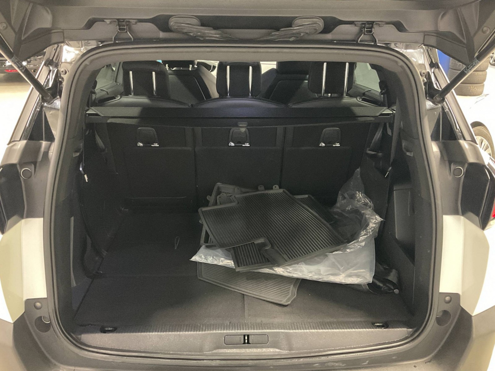 PEUGEOT - 5008 - #182238 - 28