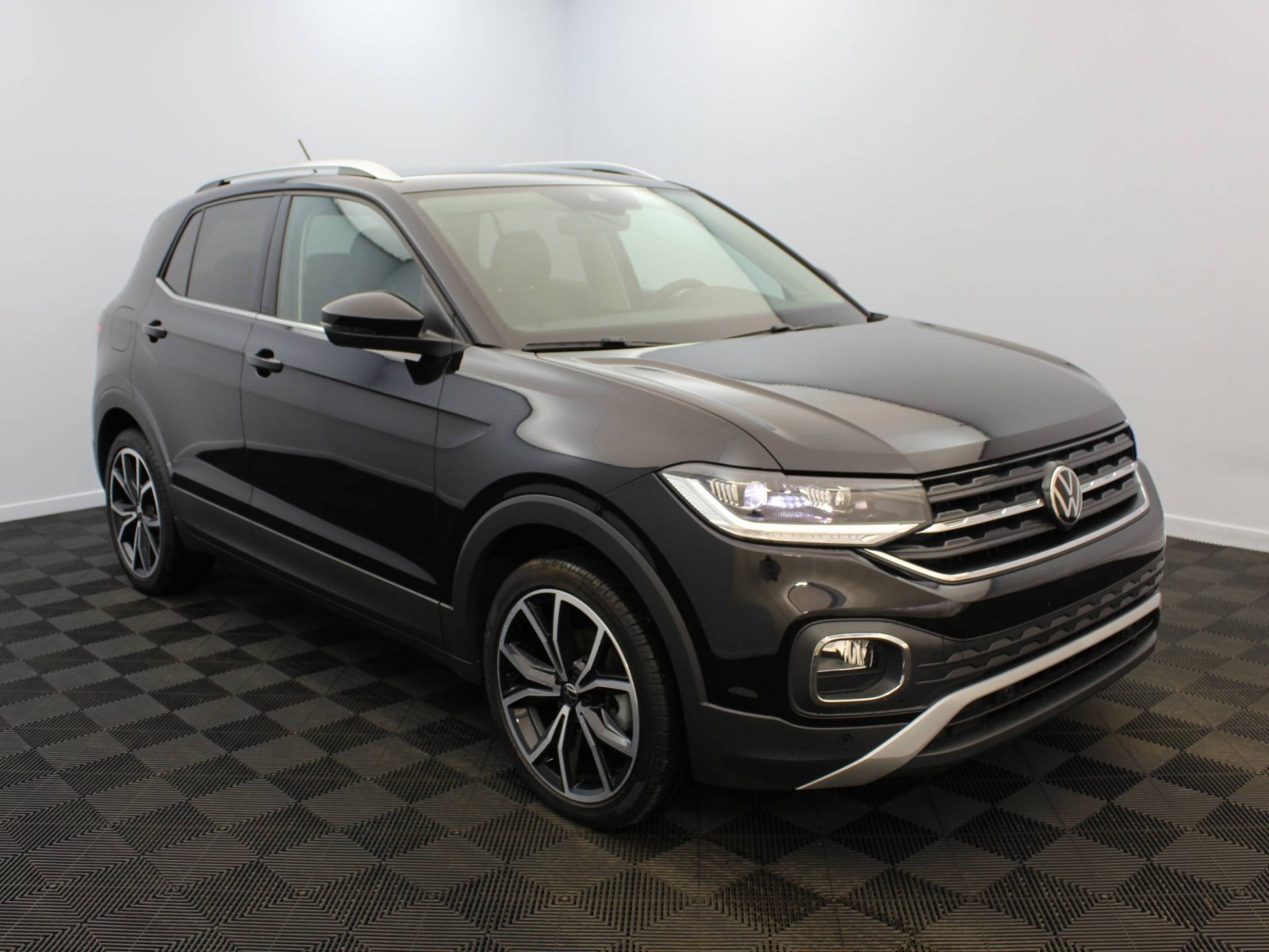 VOLKSWAGEN - T-CROSS - #182130 - 1