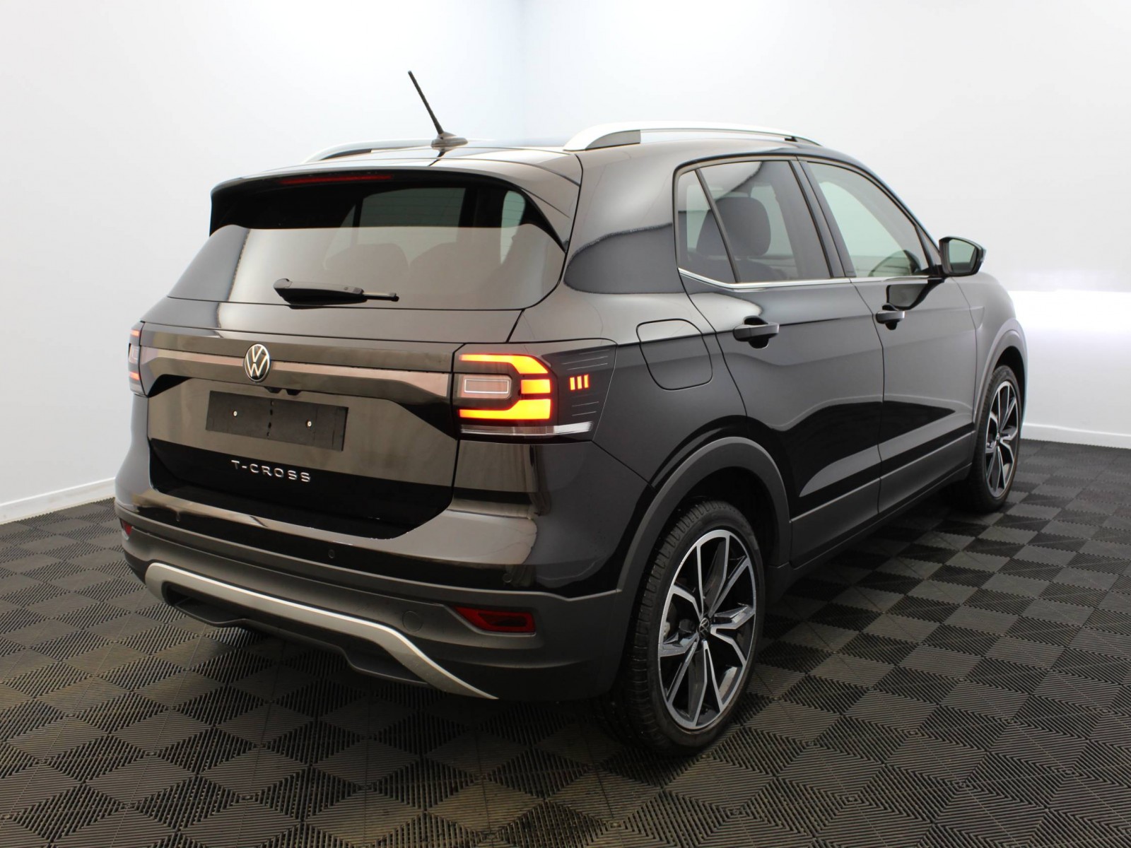 VOLKSWAGEN - T-CROSS - #182130 - 3