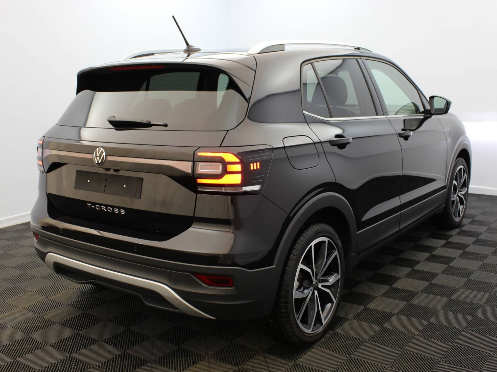 VOLKSWAGEN - T-CROSS - #182130 - 22