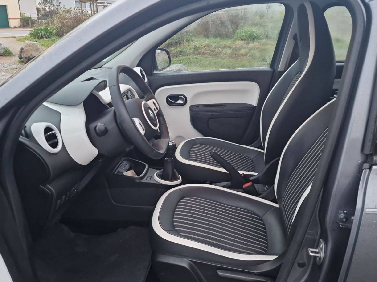 RENAULT - TWINGO III - #182637 - 15