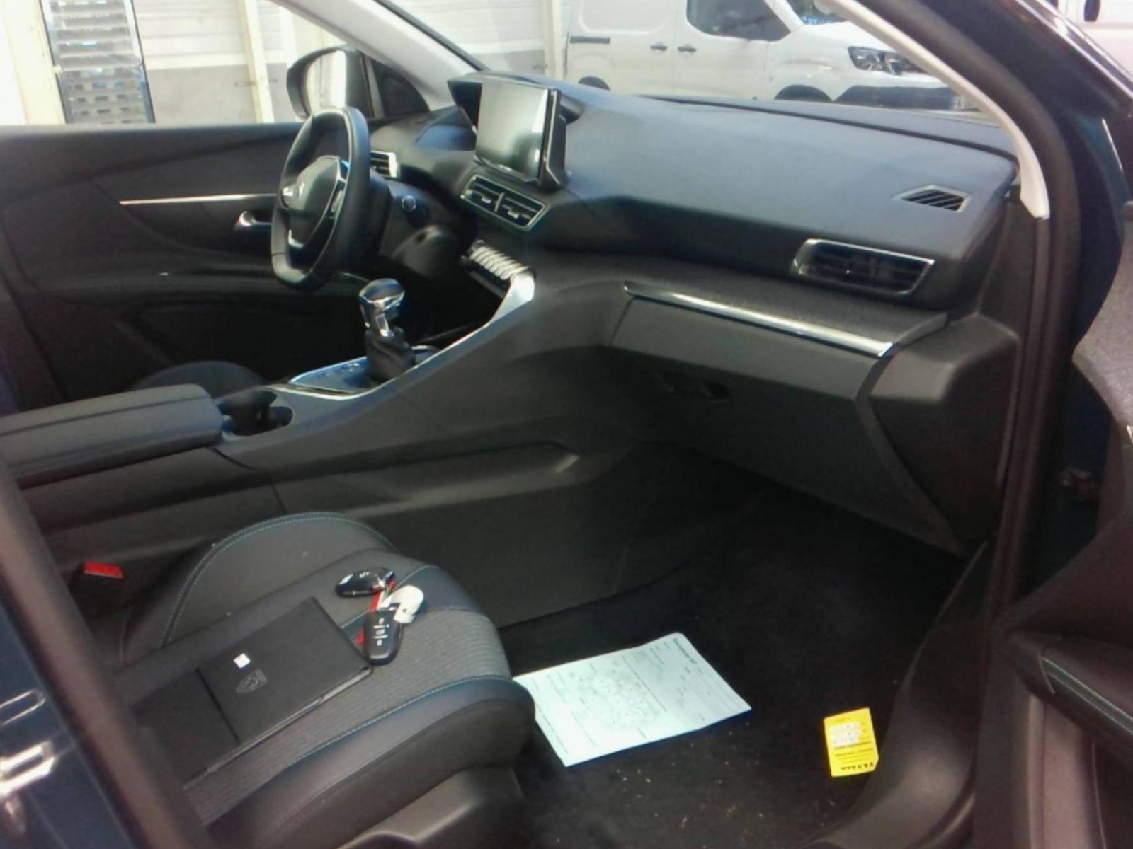 PEUGEOT - 5008 - #182811 - 7