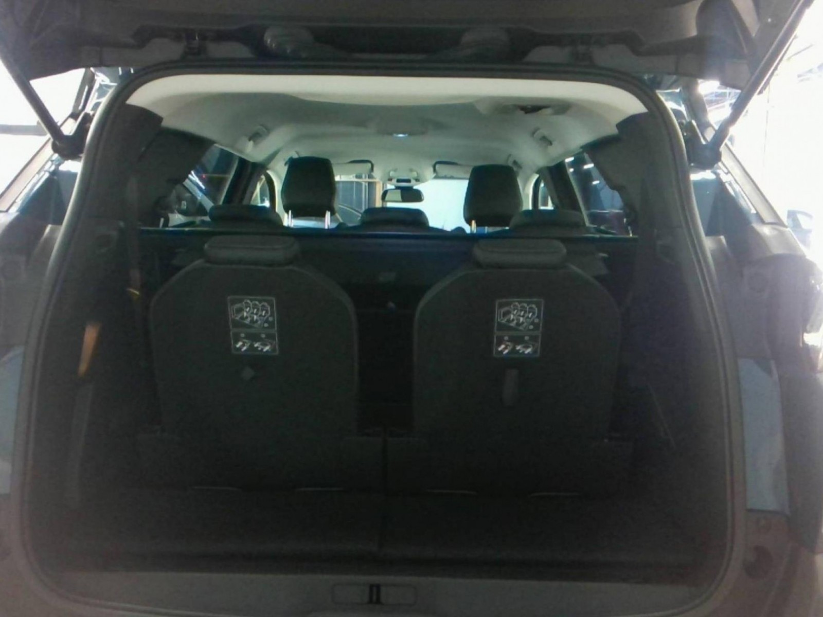 PEUGEOT - 5008 - #182811 - 8