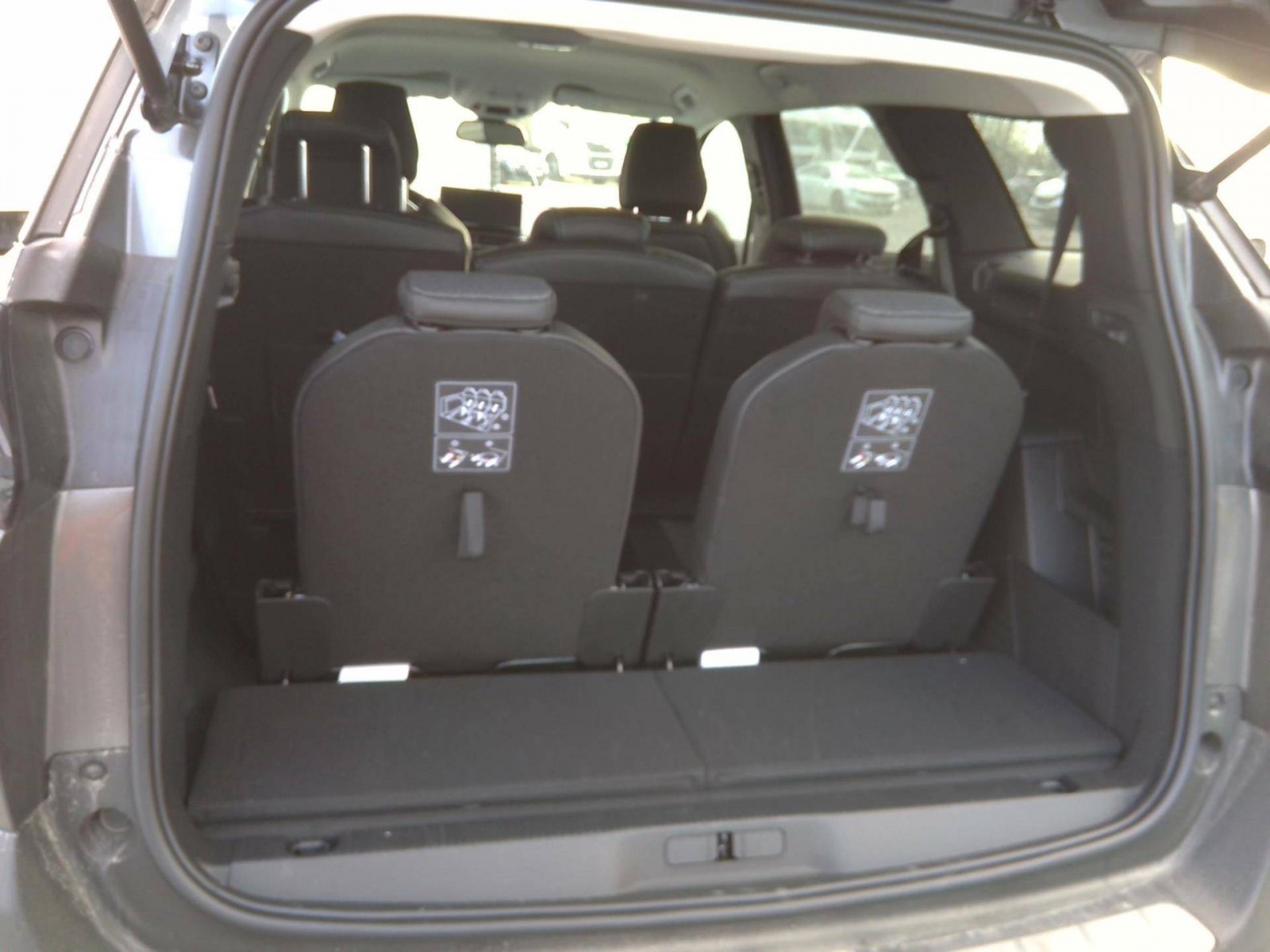 PEUGEOT - 5008 - #182812 - 3