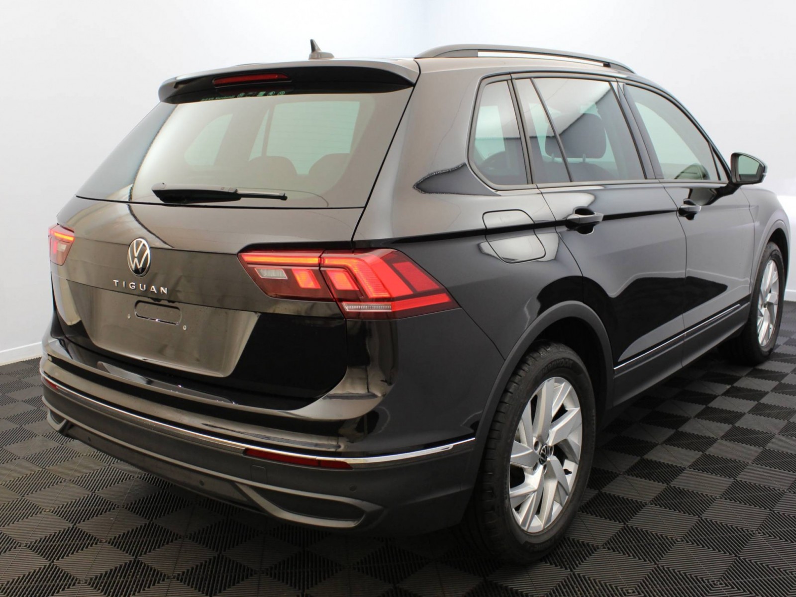 VOLKSWAGEN - TIGUAN - #168917 - 3