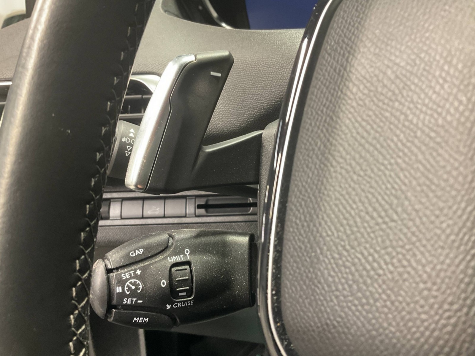 PEUGEOT - 5008 - #183201 - 40