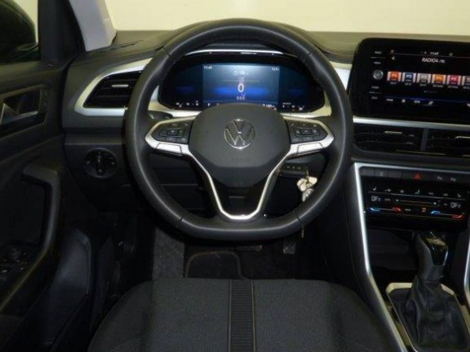 VOLKSWAGEN - T-ROC - #182538 - 29